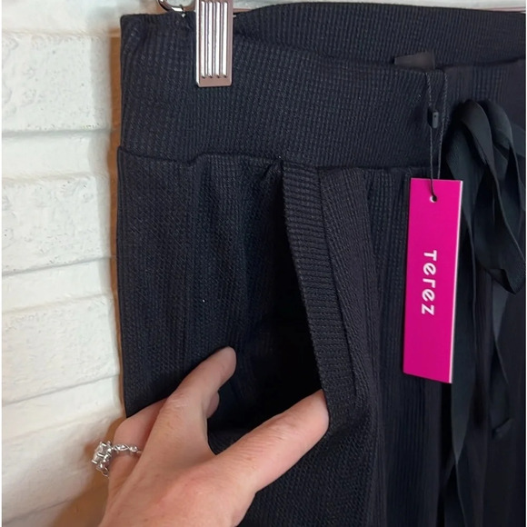 Terez Black Waffle Texture Drawstring Joggers, Women’s Size Small - Picture 3 of 8